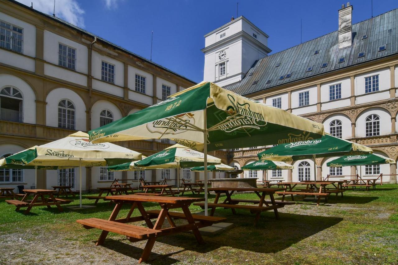Hotel Zamek Racice Exterior foto